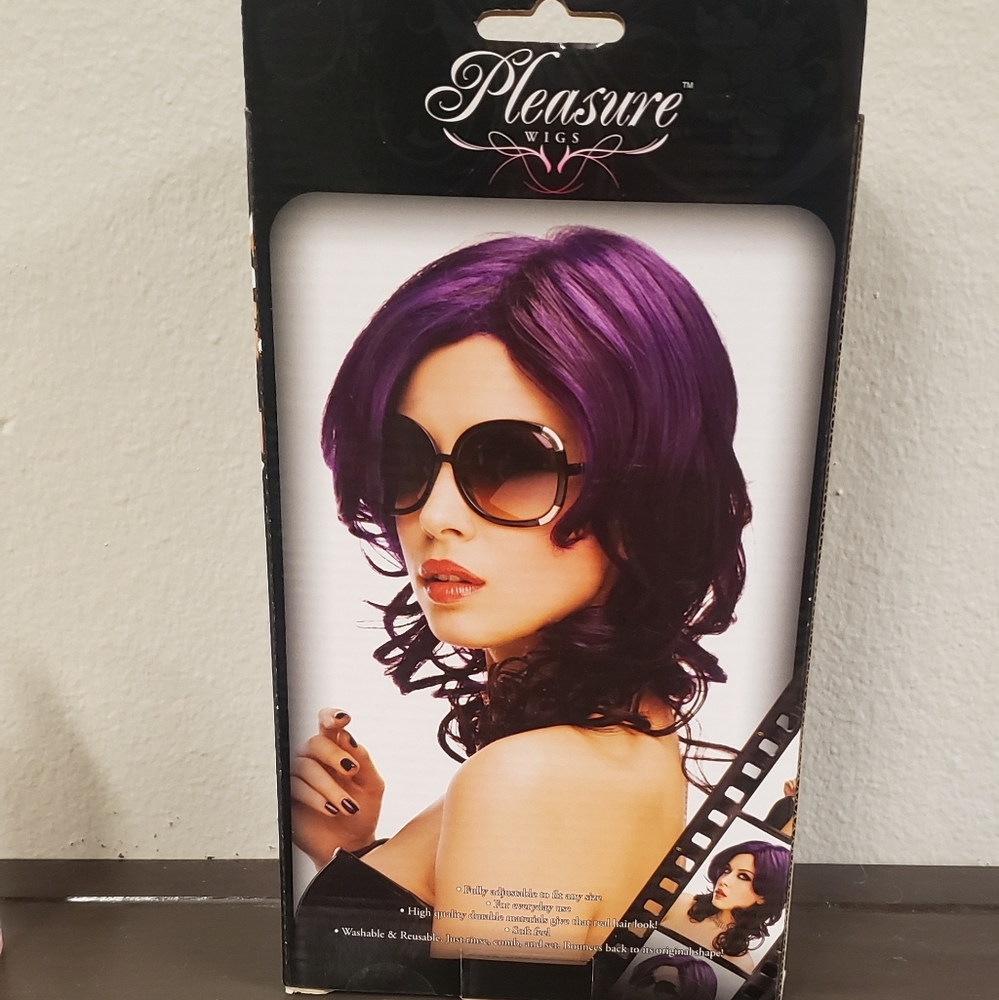 Costume wig
